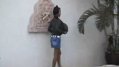 సూపర్ సెక్సీ టీన్ మంచి ఫకింగ్ మసాజ్‌ను ఆస్వాదిస్తుంది